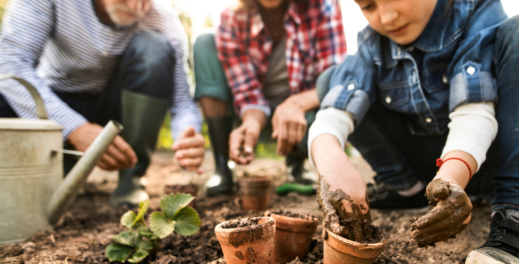 Comment donner le goût du jardinage aux enfants ?
